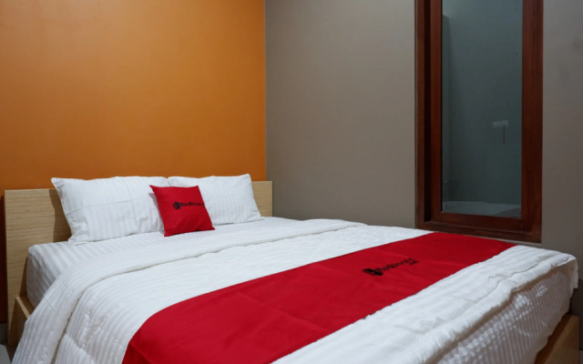 RedDoorz Syariah near Stasiun Tegal