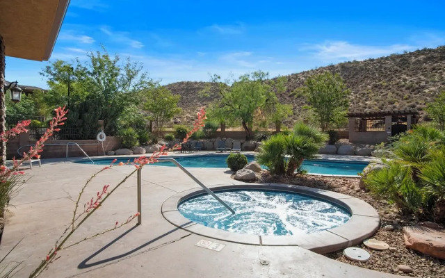 Touch of Class Stunning 5 Bdr!