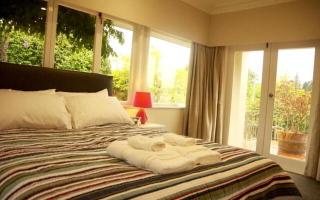 Lake Domain Boarding Holiday House