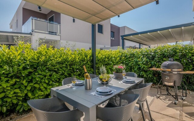 Awesome Home in Novigrad With Jacuzzi, Wifi and 3 Bedrooms