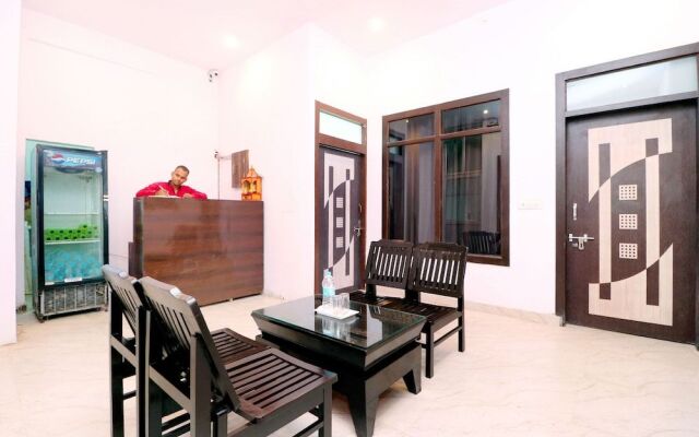 Oyo 43845 Hotel Red Velvet Inn