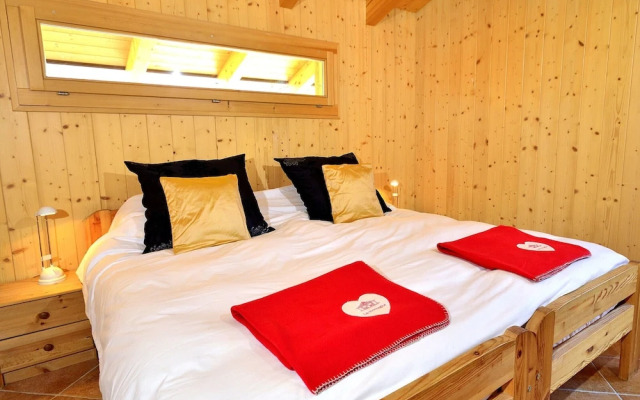 Lovely Chalet 500m From Transport