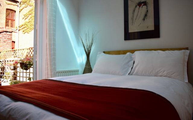 2 Bedroom Loft Style House In Central Islington