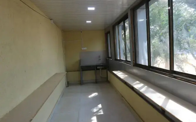 Mango Goregaon Hostel & PG