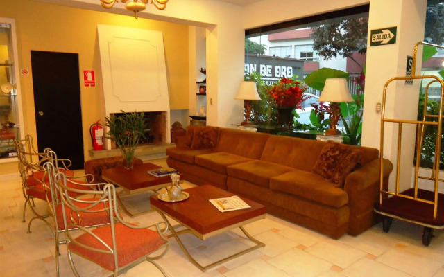 Leon De Oro Inn & Suites
