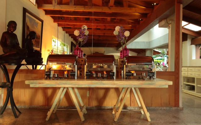 Hosteria Las Quintas Hotel