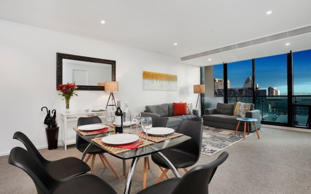 StayCentral on Lonsdale