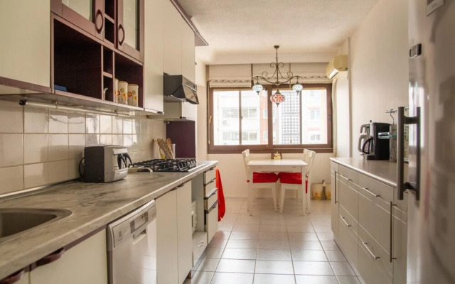 Vibrant Flat Near Trendy Attractions in Karsiyaka