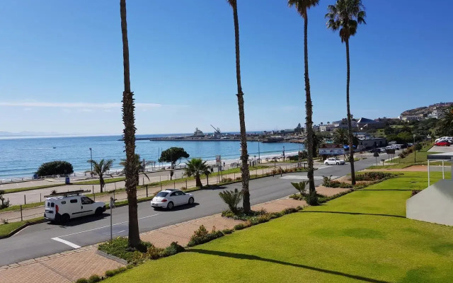 Point Village Accommodation - Santos 18