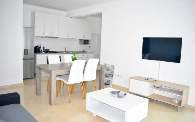 Lovely - Luxury 3 Bedrooms 500m from the Beach.