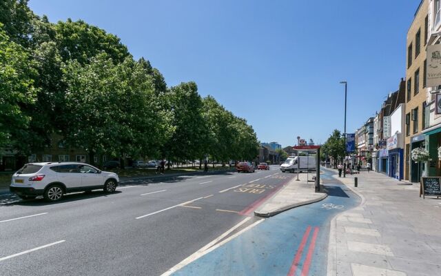 Spacious 1 Bed Near Tube in East London