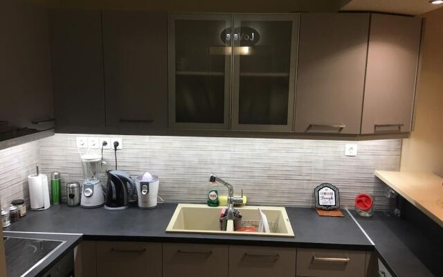 Cozy Urban Apartment in Pagrati