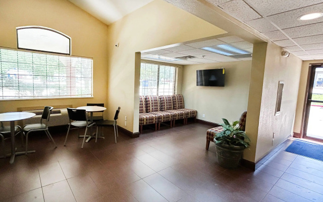 Travelodge by Wyndham Arlington/Dallas Area