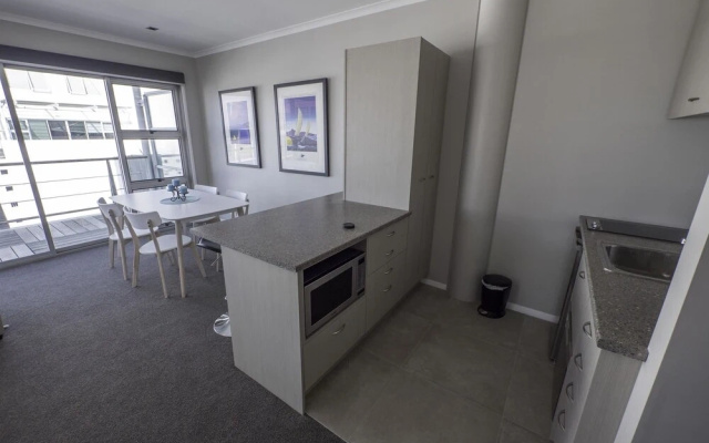 Seaview 1BR Apartment with Amazing Deck