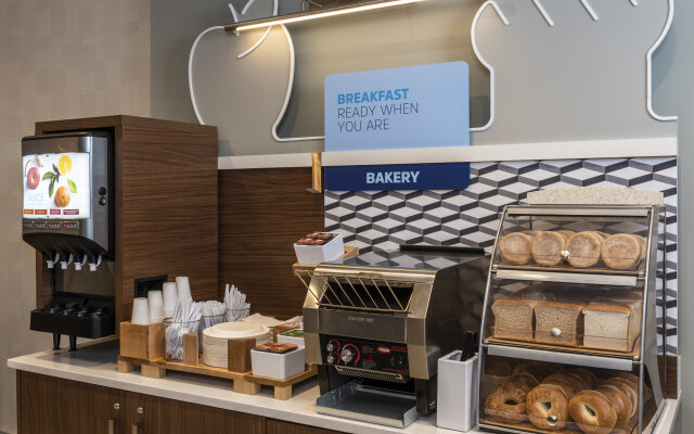 Holiday Inn Express & Suites North Bay by IHG