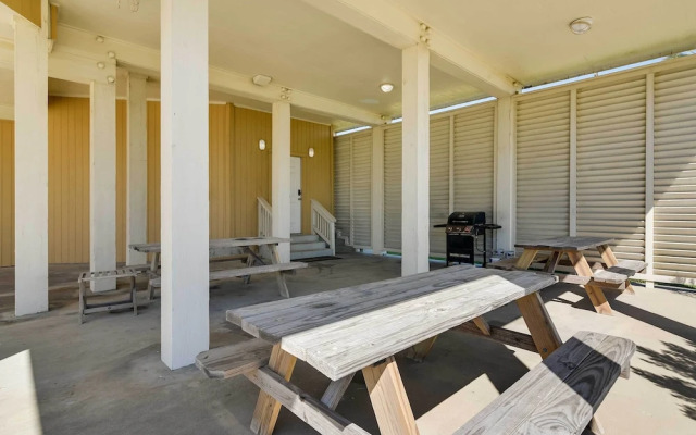 Pet-friendly Galveston Home w/ Wraparound Deck