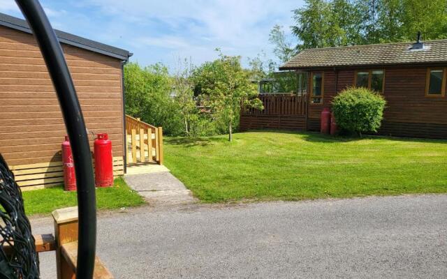 3 Bedroom Partial Lakeview Lodge - Ensuite & Balcony Deck