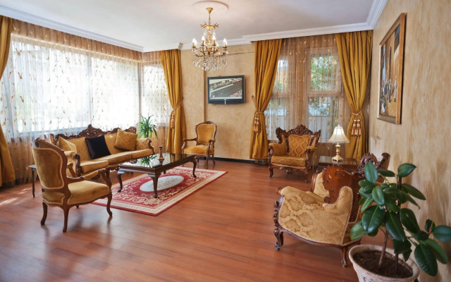 Triana Hotel