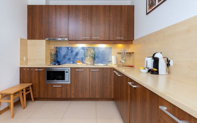 Willa 4 Pory Roku Apartment by Renters