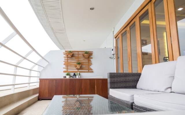 Sandy Beach Condo 17D