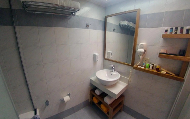 Elmi Suites Beach Hotel - All Inclusive