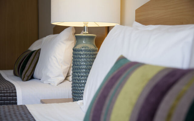 Greenlane Manor Motel