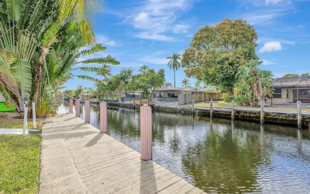 Poolside Paradise Dock & Pool!