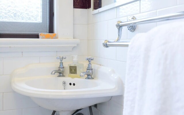 Bright and Elegant Executive 3 Bedroom Family Home