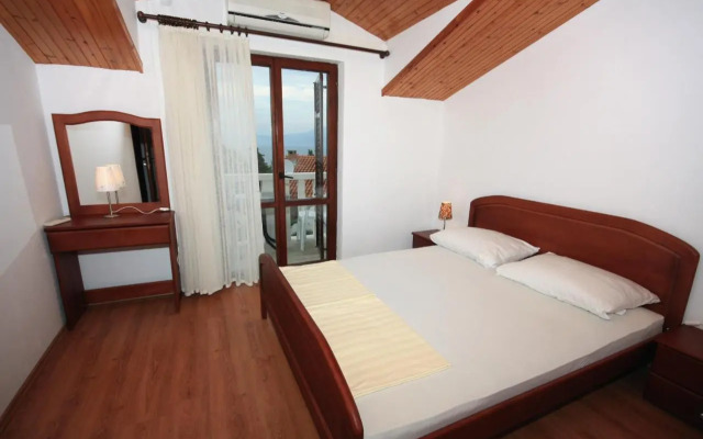 Apartments with a parking space Supetar, Brac - 5670