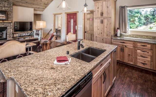 LOGINN - Four Bedroom Cabin