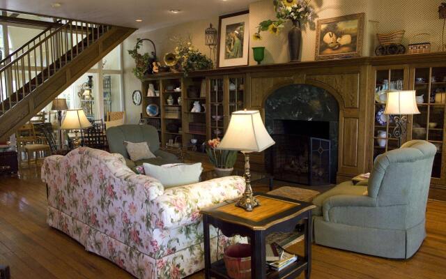 Highland Lake Inn & Resort