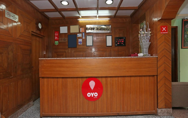 OYO 4889 Hotel Moon 2