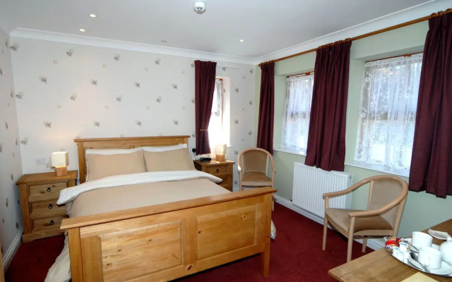 New Overlander Inn