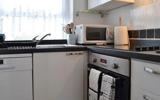 Picturesque Riverside Cottage - 2 Bedroom