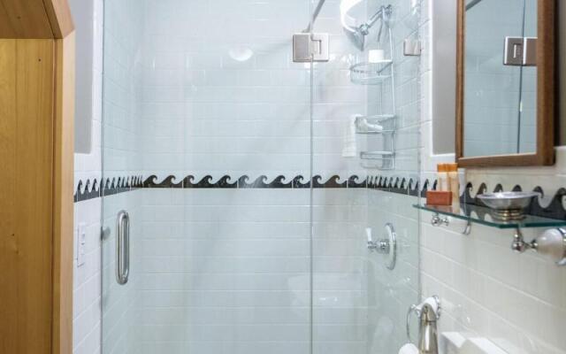 Gothic Eves Inn and Spa Bed and Breakfast