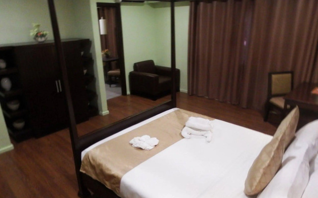 Tanza Oasis Hotel and Resort
