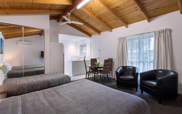 Best Western Colonial Village Motel