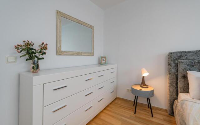 Family 1 BD Old Town Apartment by Hostlovers