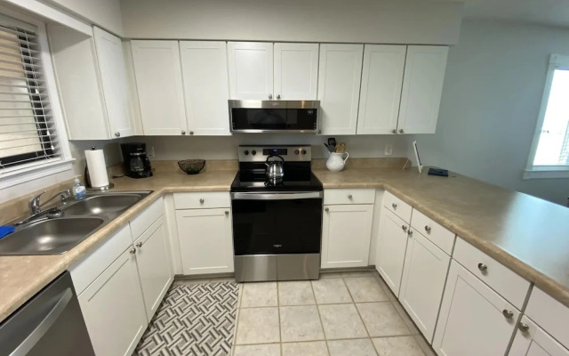 Bienvenue 1 Bedroom Condo