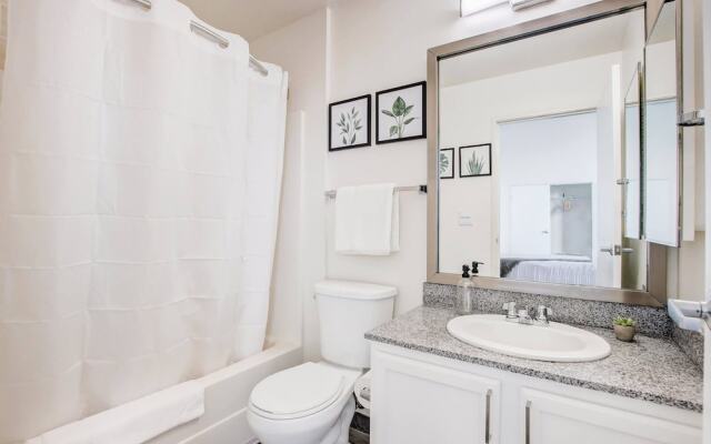 TWO CozySuites Apt w Skybridge Access 4
