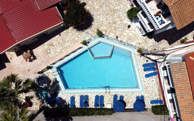 Manthos Beachfront Apts & Pool