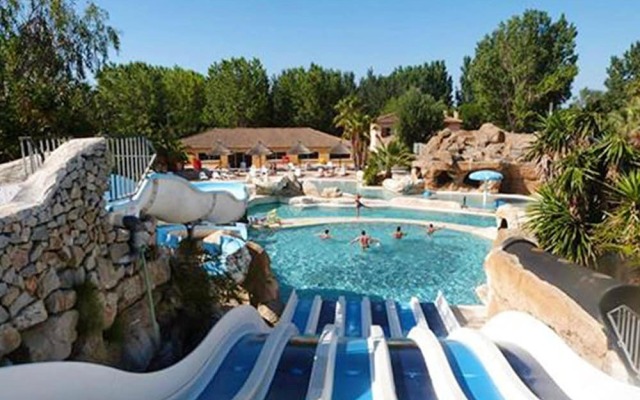 Bungalow With 2 Bedrooms in Agde, With Pool Access and Furnished Garde