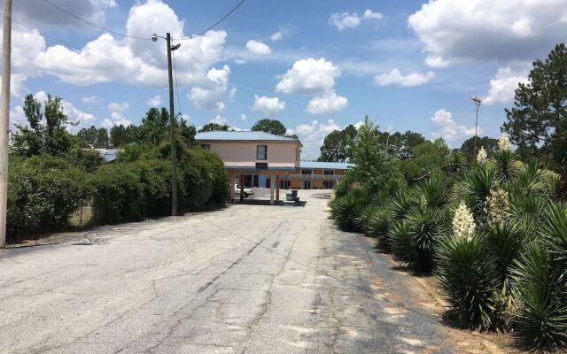 Ashburn Inn & RV Park