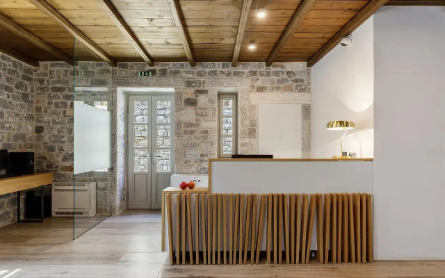 Trapela Limeni Luxury Suites
