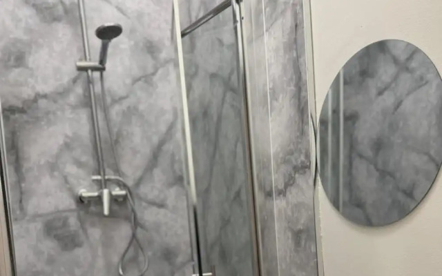 Studio - Sleeps 2 - Parking - Close to Paddington