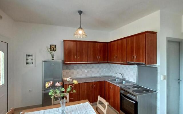 Eleonas Apartment 1, Lygia
