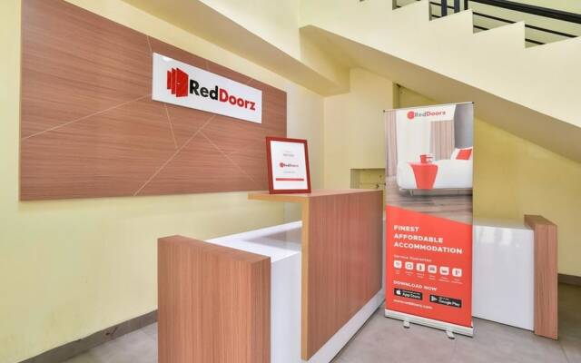 RedDoorz Plus near TIS Square