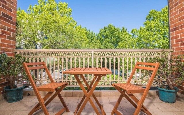 Rustic Hardwood 2 Bedroom Apartment in Randwick
