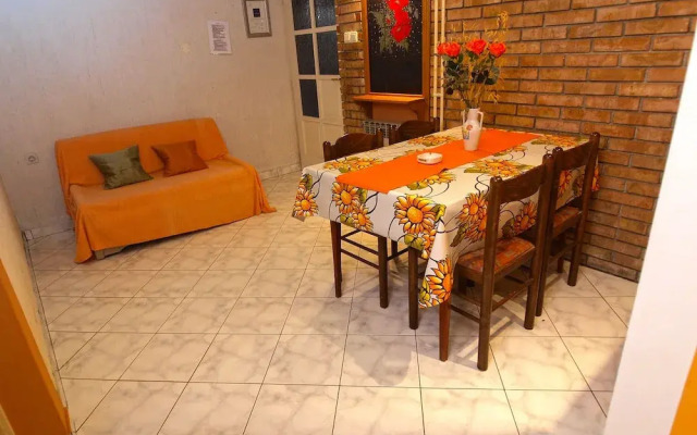 Apartment 977