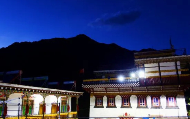 Zhonglu Zangzhai Country Hotel